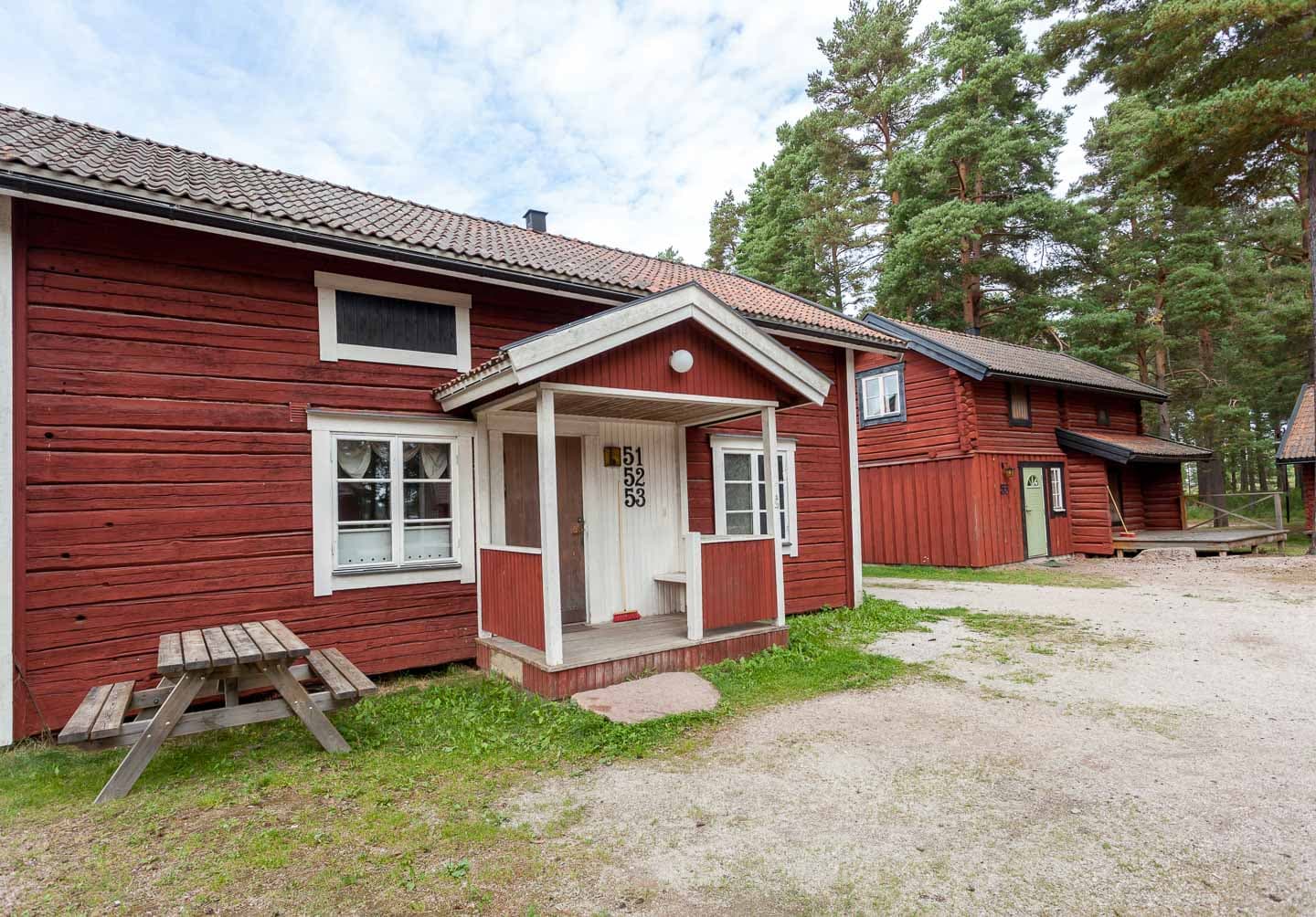 Stuga och boende nära dalhalla