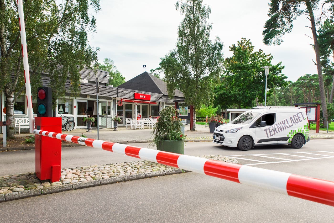 På våra campingar välkomnar vi företagsgäster som letar efter prisvärt företagsboende i stugor.