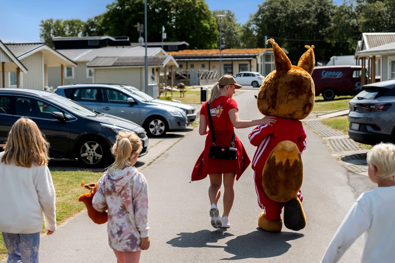 Barnklubb på campingen - yessis hattparad